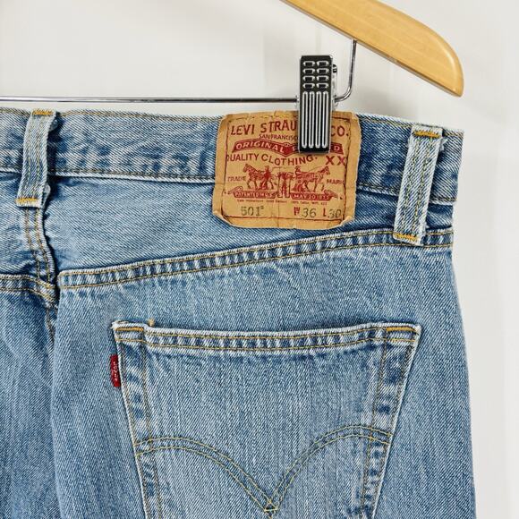 Levis 501 Jeans Mens 36 X 30 Button Fly Straight Leg Medium Wash Blue Denim - Picture 3 of 10